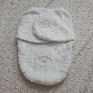 Blankets & Beyond Soft Snuggly White Fuzzy Swaddle Wrap Newborn